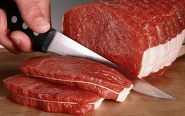 3d обои Нож разрезает сырое мясо  еда